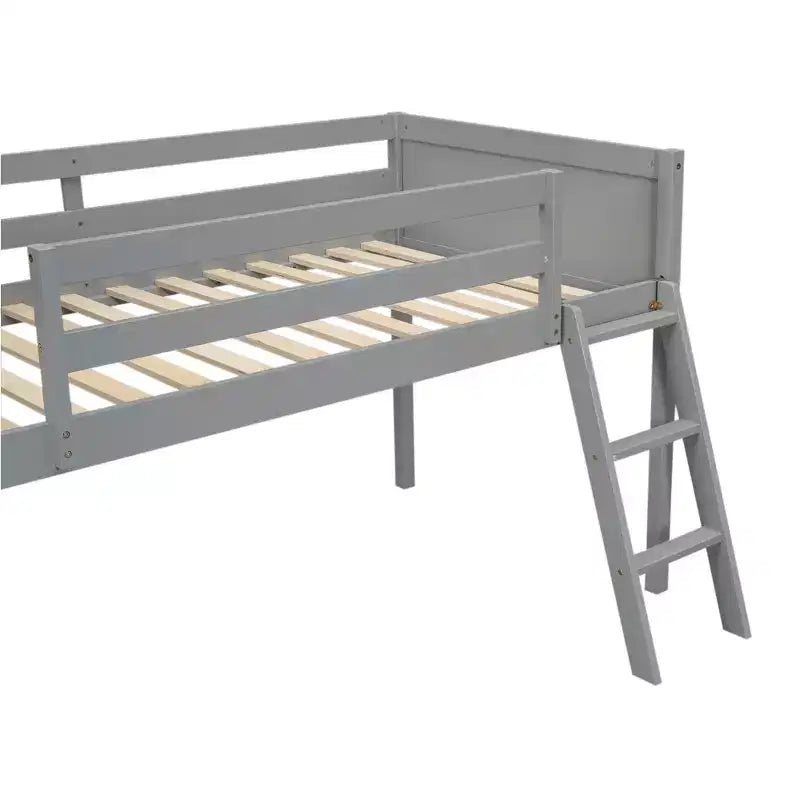 Niedriges Loftbett aus Holz in Twin/Full-Größe mit Leiter