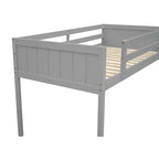 Niedriges Loftbett aus Holz in Twin/Full-Größe mit Leiter