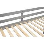 Niedriges Loftbett aus Holz in Twin/Full-Größe mit Leiter