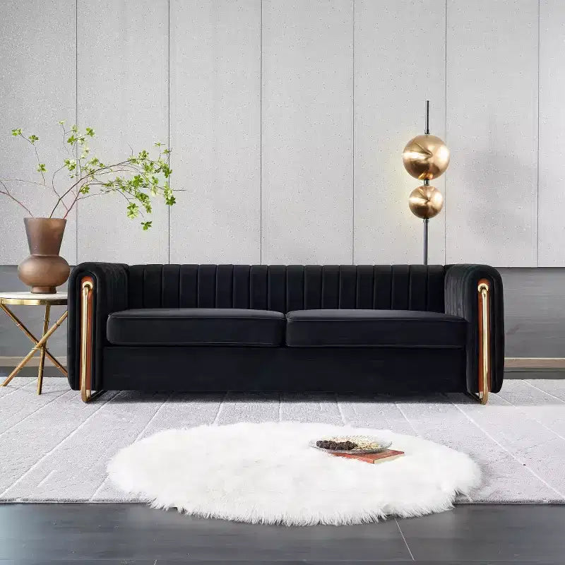 84 Moderne Samtpolster-Sofa, Couch mit goldenen Metallbeinen und gerollten Armlehnen für Wohnzimmer, Schlafzimmer oder Apartment