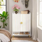 Holzschuhschrank mit Türen, verstellbaren Einlegeböden, Weiß & Gold, ideal für Eingangsbereich, Flur, Garderobe, Wohnzimmer zur Schuhaufbewahrung.