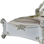 100 Pfund schweres California King-Size-Bett, Kunstleder und antike Perlenoptik.