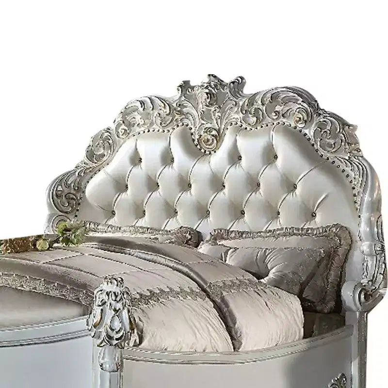 100 Pfund schweres California King-Size-Bett, Kunstleder und antike Perlenoptik.