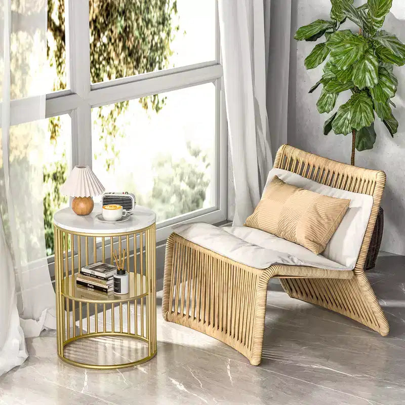 Rattan-Beistelltisch mit Bambusrahmen, Platte aus gehärtetem Glas, Z-förmiges Ablagefach, Natur