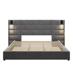 Samtbett mit Leselampe und USB-Anschlüssen